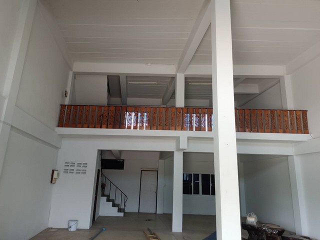 ขายถูก อาคารพาณิชย์ 3.5 ชั้น 2 คูหา 31 ตร.ว. อู่ทอง ใจกลางเมืองสุพรรณบุรี พื้นที่ใช้สอยกว้างขวาง เหมาะสำหรับเปิดกิจการ ติดถนน