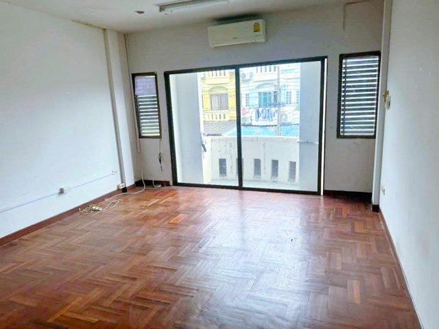 MRT วัชรพล 1.6กม.ซ.นวลจันทร์ 27-33 ให้เช่าทาวน์เฮ้าส์ 3 ชั้น 21 ตร.วา.252 ตร.ม. เดอะวอล์ค เกษตร-นวมินทร์ 1.1 กม. 4นอน 3น้ำ