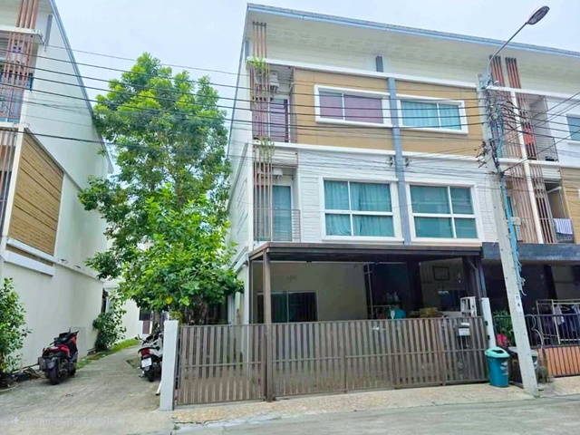 พัฒนาการ32 ให้เช่าคฤหาสน์แนวตั้ง 4นอน  MRTคลองกลันตัน 1.5กม. อ่อนนุช17ทาวน์เฮ้าส์ 3 ชั้น 22ตร.วา. 254 ตร.ม.  เฟอร์ เครื่องใช้ไฟฟ้าครบ