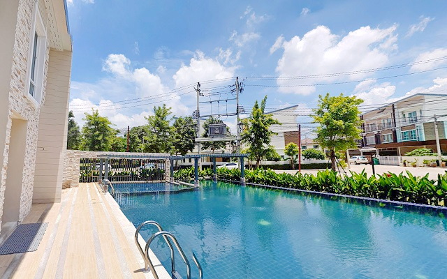 MRTคลองกลันตัน 1.5 พัฒนาการ32 ให้เช่าคฤหาสน์แนวตั้ง 4นอน อ่อนนุช35  252 ตร.ม. ทาวน์เฮ้าส์ 3 ชั้น 21 ตร.วา เฟอร์ เครื่องใช้ไฟฟ้าครบ