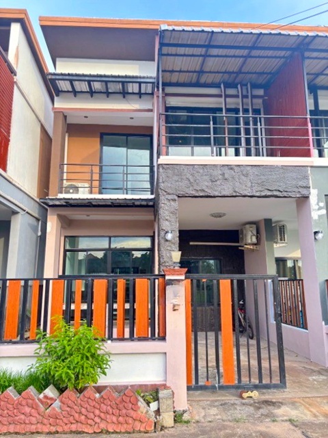 เชลล์ Caltex หนองคาย 1.42กม. ให้เช่าทาวน์โฮม 2 ชั้น พร้อมเฟอร์  21ตร.วา.170ตร.ม. ม.ขอนแก่น หนองคาย1.8กม. 3น้ำ 4นอน วัดจอมแจ้งศรีจันทร์ 1 กม.