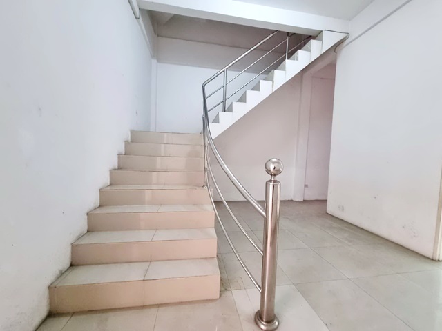 กิ่งแก้ว ร่มเกล้า พระจอมเกล้า 8ม.x14ม. ถูกที่สุด  Airport Link ลาดกระบัง 696กม. ให้เช่าตึกออฟฟิต 2 คูหา  4ชั้น  37ตรว. 437ตรม..จอดรถ 2คัน