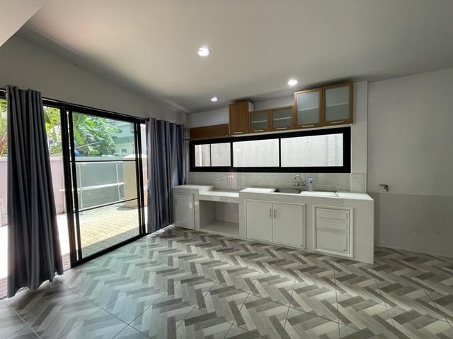 ให้เช่าบ้านเดี่ยว 2 ชั้น 60 ตรว. หมู่บ้าน ต.รวมโชค ลาดพร้าว-โชคชัย4 เหมาะทำออฟฟิศ ใกล้ MRT โชคชัย4