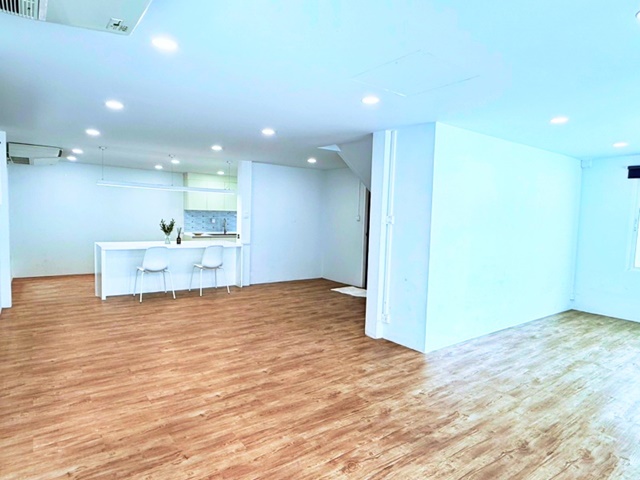 คฤหาสน์ บ้าน ให้เช่า 2 ชั้น3นอน 2น้ำ แอร์ 5 ตัว พร้อมเฟอร์นิเจอร์ จอดรถได้ 4 คัน ถ.งามวงศ์วาน43-49 เพียง 115 เมตร