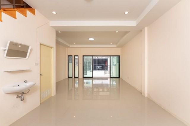 ขายทาวน์โฮม 2 ชั้น หมู่บ้านแสงเจริญ โรงโป๊ะ บางละมุง ชลบุรี FP-H01073