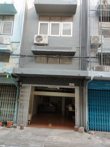 ขายอาคารพาณิชย์  3.5 ชั้นครึ่ง  ซอยโพธิ์ปั้น ถนนอโศกดินแดง เขต.ดินแดง กทม 