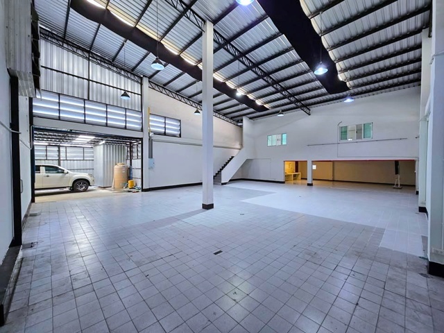 รัชดา-สุทธิสารให้เช่าโกดัง MRT รัชดาภิเษก 900 ม.แยก พร้อมออฟฟิศ  123 ตร.วา. 490 ตร.ม.ซ.ลาดพร้าว 34-40 