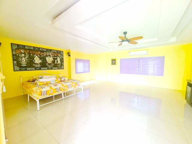 รร.นานาชาติเซนต์สตีเฟ่นส์ 6.0 กม. ทองสมบูรณ์คลับ 4 กม. ให้เช่าบ้านเดี่ยว 1 ชั้นครึ่ง มีระเบียง 200 ตร.วา. 299 ตร.ม. 3  นอน 3 น้ำ