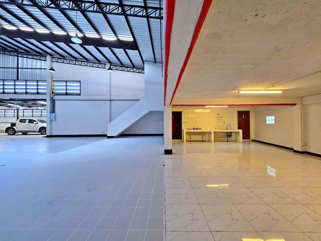 พร้อมออฟฟิศ  123 ตร.วา. 490 ตร.ม.MRT รัชดาภิเษก 900 ม.ซ.ลาดพร้าว 34-40