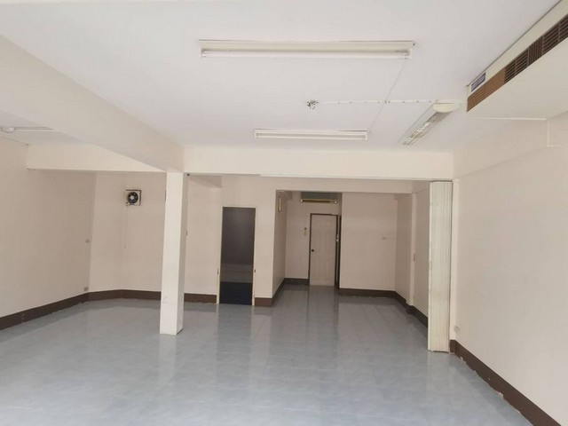 ให้เช่าอาคารพาณิชย์ 5 ชั้น 2 คูหา ทำเลทอง ช้างคลาน