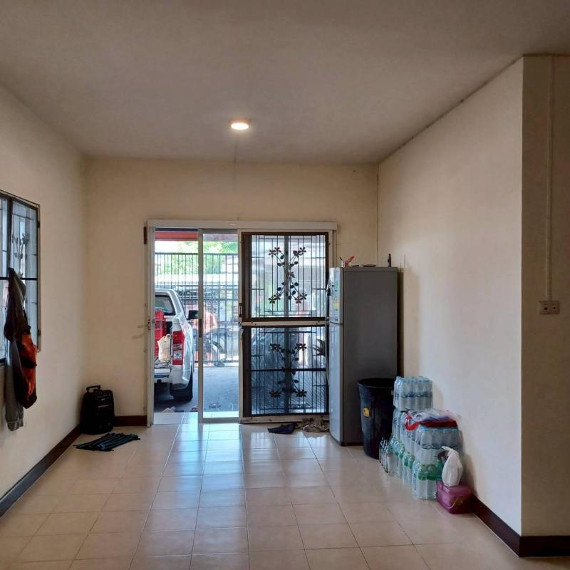 ทาวน์เฮ้าส์ ม.พฤกษา 64/1 แปลงริม เนื้อที่ 31.40 ตรว. ถนนเลียบคลองสาม ตำบลคลองสาม อำเภอคลองหลวง  จังหวัดปทุมธานี