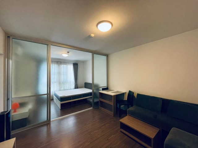  ขาย Dcondo Nim สตูดิโอ ชั้น 2 วิวสระน้ำ เดินถึงเซ็นเฟส ราคาดีเพียง 2.09 ล้านบาท  ค่าโอนคนละครึ่ง ไฮไลต์ห้องนี้: ตึก B ชั้น 2 เดินไม่ไกลจากลอบบี้ ห้องสตูดิโอขนาด 30 ตร.ม. พร้อมเฟอร์ครบ วิวสระว่ายน้ำ บรรยากาศเงียบสงบ ระเบียงรับลม ไม่ร้อนตอนบ่าย เครื่องใช้ไฟฟ้าครบ พร้อมปล่อยเช่าหรืออยู่เองได้ทันที ทำเลดีที่สุดในย่านนี้: เดินเพียง 2 นาทีถึง เซ็นทรัลเฟสติวัล ใกล้ถนนซุปเปอร์