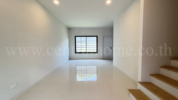 ทาวน์เฮ้าส์ บริทาเนีย วงแหวน - จตุโชติ ราคาถูก ซื้อมาไม่เคยอยู่