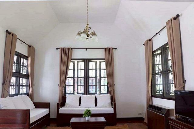 ให้เช่า 40,000 บาท/ขาย 15.5 ล้าน บ้านอิงดอย ช้างเผือก บ้านสวยหลังใหญ่ 2 ชั้น สไตล์อังกฤษคลาสสิคสุดหรู #เฟอร์นิเจอร์ครบ พร้อมเข้าอยู่ได้เลย