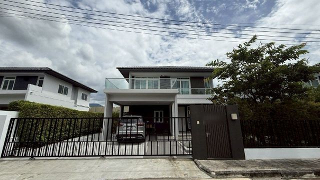 ขายขาดทุน เจ้าของกลับต่างประเทศ ราคาพิเศษเพียง 10.5 ล้าน #SereneLake Villa @Mantana สไตล์วิลล่า บรรยากาศร่มรื่น เงียบสงบ เหมาะกับการพักผ่อน