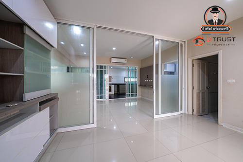 ให้เช่า ทาวน์โฮม เลอ เน็กซ์ตร้า วงแหวน-ศรีนครินทร์ 3 ชั้น 4 ห้องนอน ต้นโครงการ