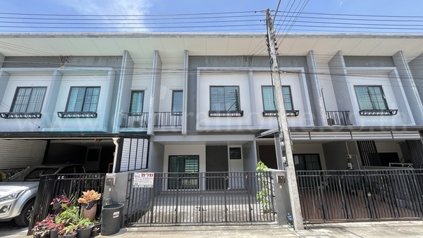 ทาวน์เฮ้าส์ บริทาเนีย วงแหวน - จตุโชติ หลังมุม ราคาถูก 