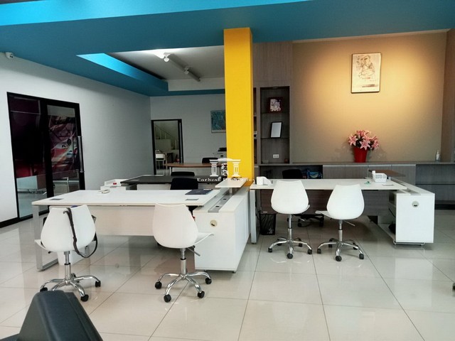 ขาย โชว์รูม+สำนักงาน ติดถนนวงแหวนตะวันออก ใกล้ด่านทับช้าง เนื้อที่ 2-2-60.9 ไร่ ติดถนนคู่ขนานวงแหวนตะวันออก มีสิ่งปลูกสร้างยังใช้ง