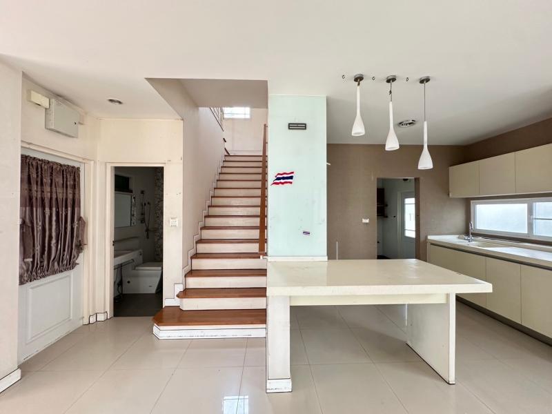 ขายบ้านเดี่ยวมือสอง บางกะปิ กรุงเทพมหานคร  โครงการ มัณฑนา พระราม9 ศรีนครินทร์