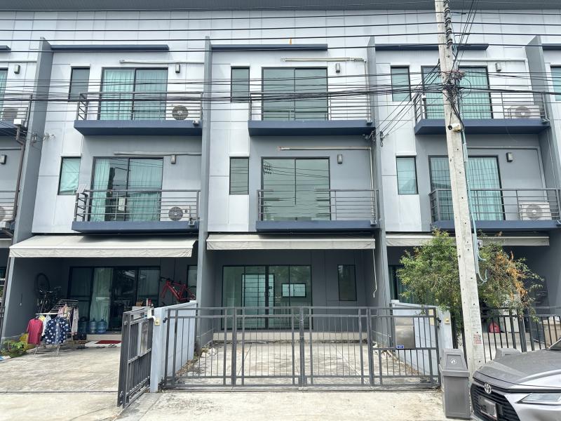 ขายทาวน์เฮ้าส์มือสอง เขตประเวศ กรุงเทพมหานคร  โครงการ บ้านกลางเมืองพระราม9-อ่อนนุช