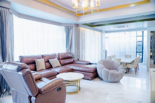 ให้เช่า 100,000 บาท/เดือน #ขายขาดทุน พูลวิลล่าสวยสุดคุ้ม 10.5 ล้าน 105.2 ตรว. #กุลพันธ์วิลล์9 #หางดง สไตล์โมเดิร์นสุดหรู #ใกล้กาดฝรั่ง