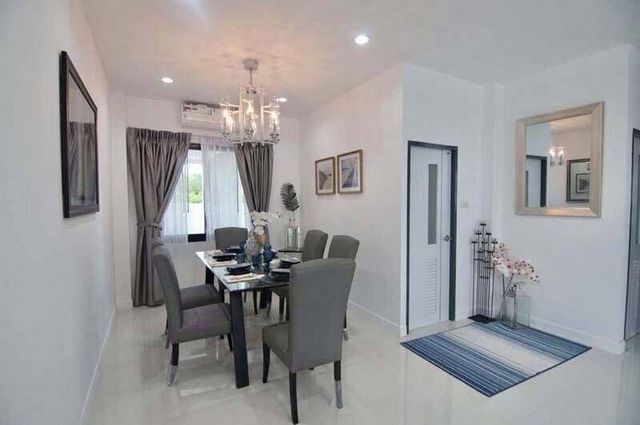 ให้เช่า 70,000 บาท/เดือน | ขาย 9.8 ล้าน หางดง พูลวิลล่าหรู 2 ชั้น #สไตล์โมเดิร์น #ตกแต่งสวยเฟอร์นิเจอร์ครบชุด มีระเบียงชมวิวภูเขาขนาดใหญ่