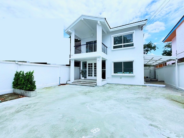  ถ.งามวงศ์วาน43-49 เพียง 115 เมตร คฤหาสน์ บ้าน ให้เช่า 2 ชั้น3นอน 2น้ำ แอร์ 5 ตัว พร้อมเฟอร์นิเจอร์ จอดรถได้ 4 คัน