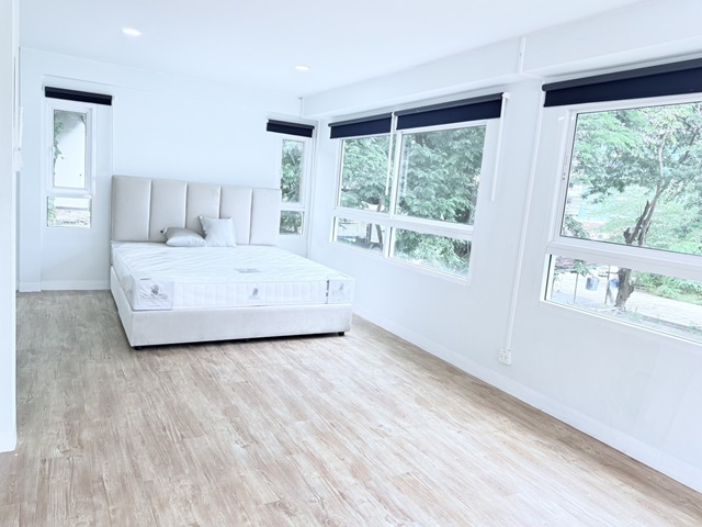 ให้เช่า 2 ชั้น3นอน 2น้ำ แอร์ 5 ตัว ม.เกษตรศาสตร์ 260 ม.คฤหาสน์ บ้าน พร้อมเฟอร์นิเจอร์ จอดรถได้ 4 คัน ถ.งามวงศ์วาน43-49 เพียง 115 เมตร 