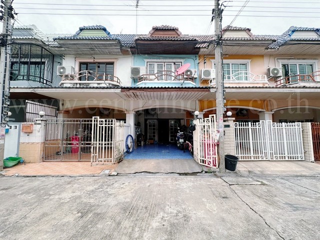 ทาวน์เฮ้าส์ 20 ตร.วา หมู่บ้าน มนวดีพาร์ค วัดลาดปลาดุก ราคาถูก