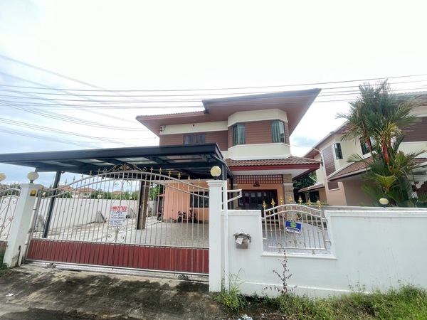 ขายและให้เช่า บ้านเดี่ยวหลังใหญ่ รีโนเวทใหม่ ต่อเติมเต็ม พร้อมเข้าอยู่ หมู่บ้านเฟื่องสุข ซอยลำโพ27