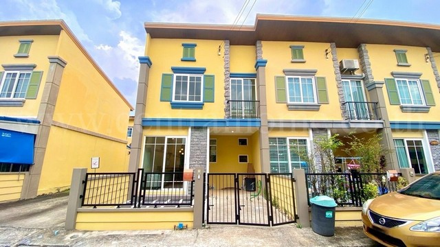 ทาวน์เฮ้าส์ โกลเด้น ทาวน์ รัตนาธิเบศร์ - สถานีรถไฟฟ้าไทรม้า หลังริม