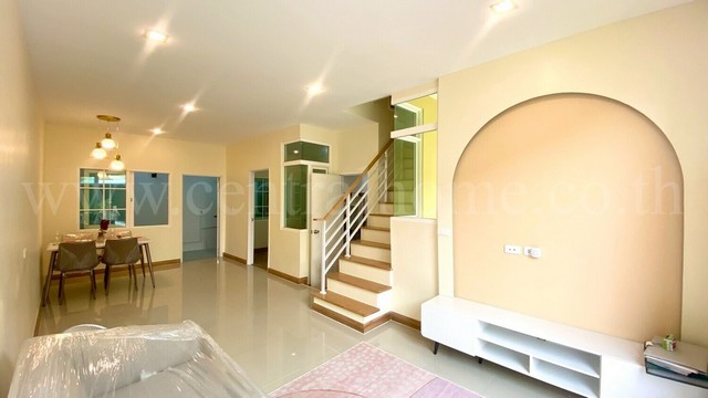 ทาวน์เฮ้าส์ โกลเด้น ทาวน์ รัตนาธิเบศร์ - สถานีรถไฟฟ้าไทรม้า หลังริม