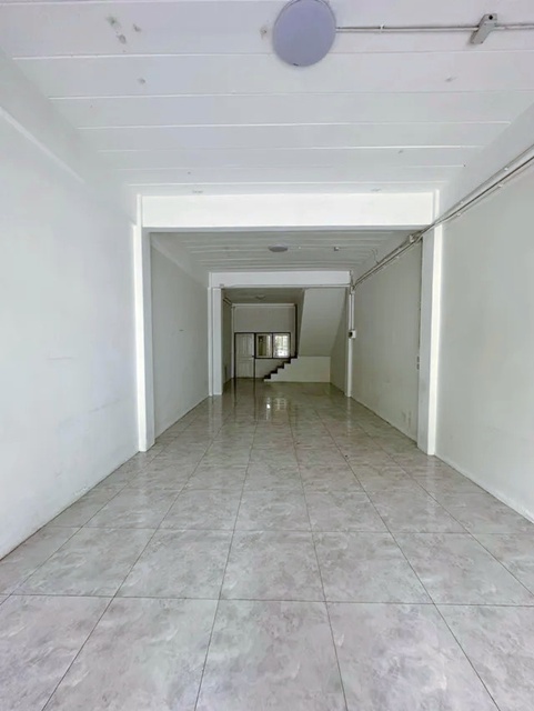 MRT ลาดปลาเค้า 600ม.ให้เช่าอาคารใหม่มาก 3 ชั้น 26 ตร.วา. 312 ตร.ม. รร.นานาชาติเกาหลี2.4 กม. เหมาะกับการค้าขาย  เซ็นทรัลรามอินทรา 4.0 กม.