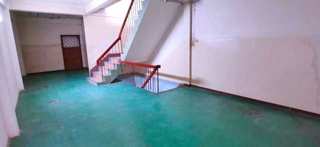 ร่มเกล้า 385ตร.ม.ARLลาดกระบัง 749ม.ให้เช่าอาคารพาณิชย์ 4.5 ชั้น หลังมุม 24 ตร.วา.  ถนนใหญ่ 5 นอน 4 น้ำ