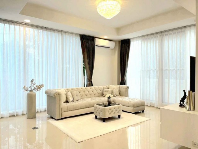 ให้เช่าบ้านเดี่ยวสุดหรู 3 ชั้น 80 ตร.ว 320 ตร.ม พร้อมระเบียงใหญ่ วิวสวย ย่านรัชดานิเวศน์ 16 เฟอร์นิเจอร์+เครื่องใช้ไฟฟ้าครบ พร้อมอยู่