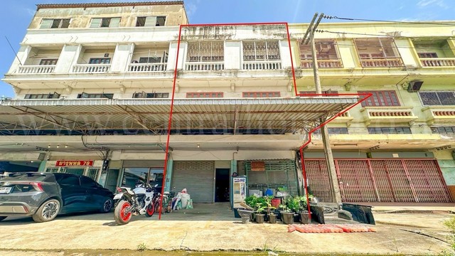 ตึกแถว 2 คูหา 3.5 ชั้น ซอยพหลโยธิน 78 ใกล้ รพ.แพทย์รังสิต 