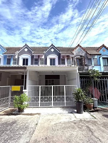 ขายบ้านแฟมิลี่ปาร์คชลบุรี ขายบ้านรีโนเวทแล้ว หมู่บ้านแฟมิลี่ปาร์ค 16 ตารางวา 2ห้องนอน1ห้องน้ำ