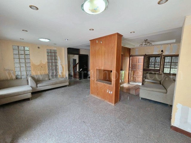 ลดราคา ทาวน์เฮ้าส์ บ้านนริศรา รังสิต - คลอง 11 ตีทะลุ 2 หลังใหญ่ ขายแยกได้ 850,000 บาท/ต่อหลัง