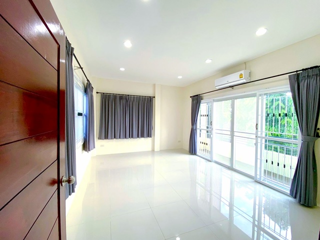 MRT รามอินทรา กม.4  600 ม.125 ตร.ม.ให้เช่าบ้านเดี่ยว 2 ชั้น  35 ตร.วา. บ้านสวย ทำเลดี 2-3นอน 2 น้ำ รร.นานาชาติ ตลาดถนอมมิตร 2.3 กม.