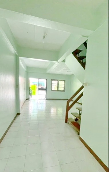 MRT หลักสอง 5.9 กม.รร.เลิศหล้า 900 ม. เพชรเกษม102-112  สาย 3  ให้เช่าอาคาร 3 ชั้น 21ตร.วา. 251 ตร.ม. ติดถนนใหญ่   เก็บสินค้า เย็บผ้า