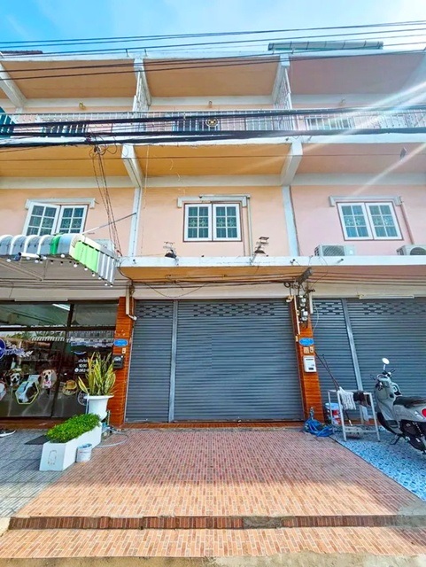 พหลโยธิน56-58-60BTSคูคต 1กม. BTSแยก คปอ. 1.5 กม.ให้เช่าอาคารพาณิชย์ 3 ชั้น  มีดาดฟ้า 18 ตร.วา. 232 ตร.ม. ทำเลดี ติดถนน-ทางด่วน