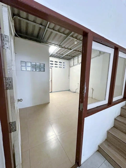 MRT ลาดปลาเค้า 600ม. ใหม่มาก เซ็นทรัลรามอินทรา 4 กม. อาคารพาณิชย์ 3 ชั้น 28ตร.วา. 318 ตร.ม. รร.นานาชาติเกาหลี2.4 กม. เหมาะกับการค้าขาย