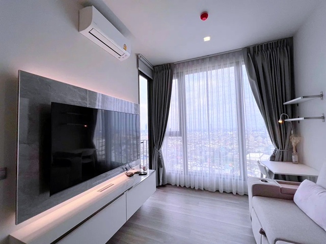 BTS สะพานตากสิน 1กม. เครื่องใช้ไฟฟ้าครบ ให้เช่า คอนโด 46ตร.ม. Rhythm Charoenkrung Pavilion ชั้นที่23  รร.นานาชาติโชรส์เบอรี่ 500 ม. 