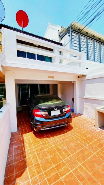 ประชาชื่น39-45 ม.ธุรกิจบัณฑิตย์ 3 กม. เดอะมอลล์ งามวงศ์วาน 1.5 กม. บองมาร์เช่ 1.5 กม.  ทาวน์เฮ้าส์ 2 ชั้น 18ตรว. 130ตรม MRTวงศ์สว่าง 3.5กม.