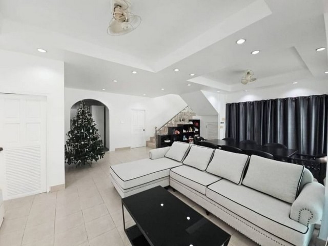 ปล่อยเช่าบ้านพลูวิลล่าพร้อมอยู่ ซอยเขาตาโล พัทยา บางละมุง ชลบุรี FP-H01080