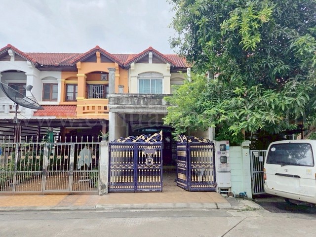 ลดราคา ทาวน์เฮ้าส์ นันทนาการ์เด้น 2 รัตนาธิเบศร์ - ท่าอิฐ ติดถนนเมน