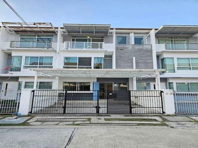 ให้เช่าทาวน์โฮม 3ชั้น โครงการ บ้านใหม่ พระราม 9 ศรีนครินทร์ ซอยกรุงเทพกรีฑา7