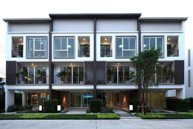 เช่า TownHome แยกรัชดา-ลาดพร้าว เช่าเดือนละ 68,000 บาท  แปลงA1 200 ตร.ม. 3ชั้น 