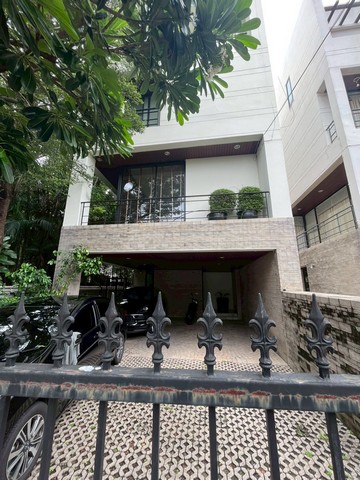 ให้เช่าพูลวิลล่า 4 ชั้น 750 ตรม. ย่านอารีย์ พญาไท เหมาะพักอาศัย หรือโฮมออฟฟิศ ใกล้ BTS อารีย์