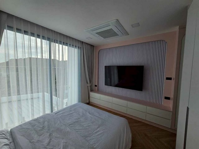 ให้เช่าบ้านเดี่ยว 2 ชั้น สไตล์นอร์ดิก สวยใหม่เอี่ยม 4 ห้องนอน 6 ห้องน้ำ หมู่บ้านนครินทร์การ์เด้น ซ.ร่มเกล้า